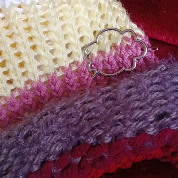 Knit Beanie hat yarn Cloud Statement hair clip Charm Accessory Yellow White - Picture 4 of 4